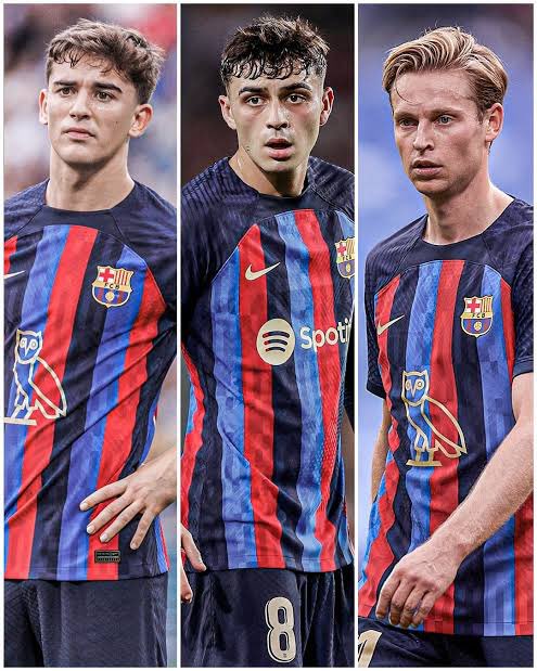 Biggnewton's tweet photo. Most useless midfield trio of all time https://t.co/6XOJa2daCe