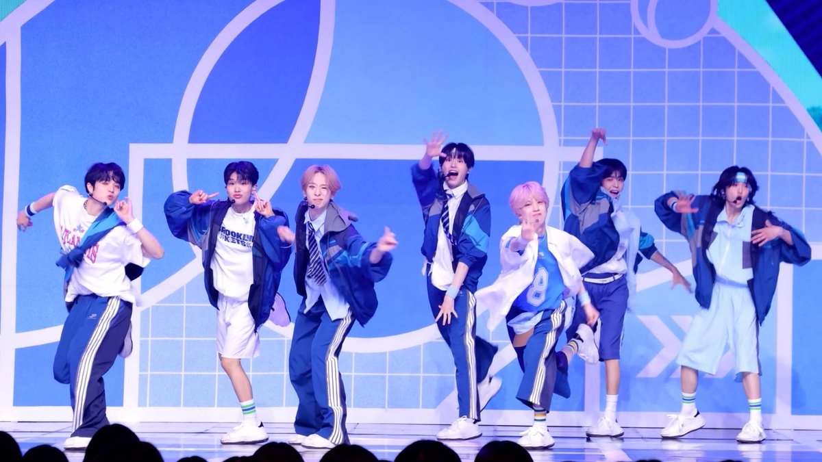 hokurotoranaide's tweet photo. これみんなイヤモニから違う曲流れてるやろ https://t.co/SCsiQqfYdQ