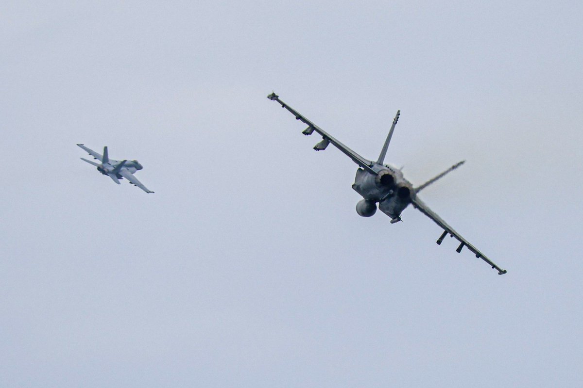 Military__Fan's tweet photo. #これを見た人は2ショットを貼れ https://t.co/l5tSueVw8s