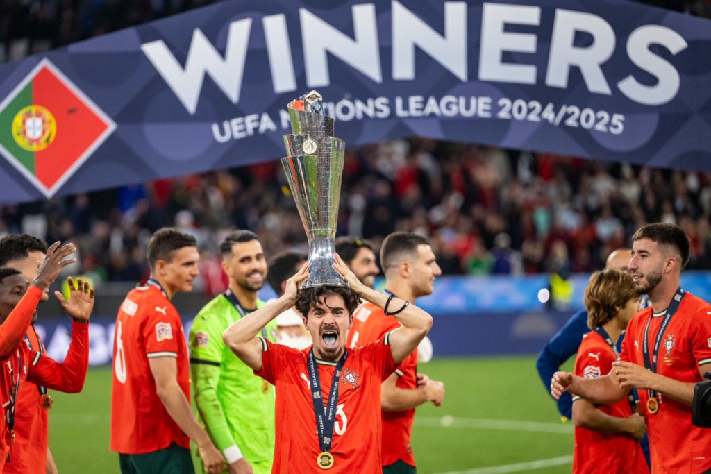 chevalierblancx's tweet photo. Vitinha ÉTEINT le Barca et Pedri systématiquement en club/selection 

Tu m'étonnes que les barcelonais et les fans de Pedri ne manquent pas une occasion pour le descendre https://t.co/95Z1kHVF6J