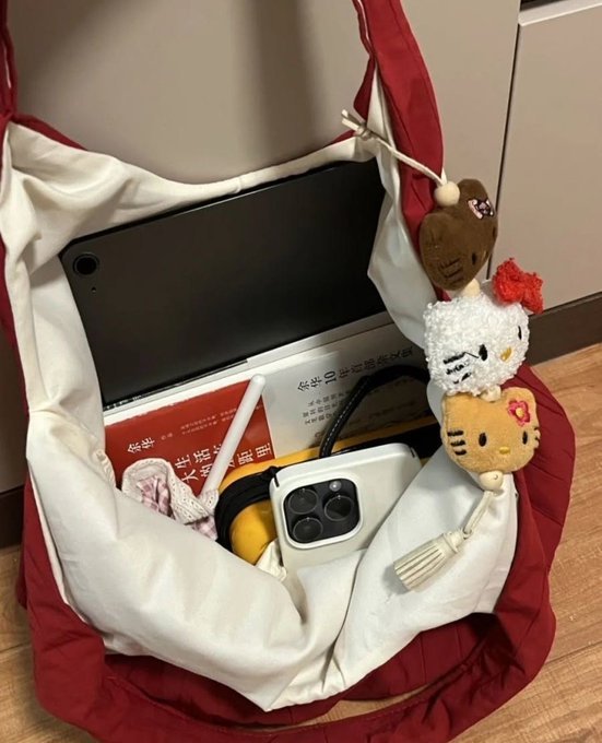 abtjanuary's tweet photo. everyday totebag with large capacity 
athread— https://t.co/FO176Zmzpv
