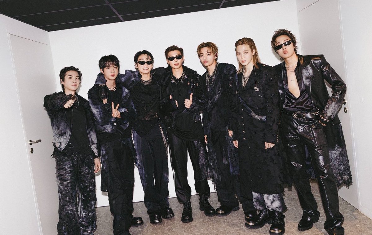ARIRANGWT's tweet photo. “The concert of the year suspended: National Sports Institute does not authorize the National Stadium for the BTS show..

The BTS concert in Chile is scheduled for October 14, 16 and 17. Of course, the agreement with the National Stadium fell after the Ministry of Sports, through the IND, chose to safeguard the venue for other events such as soccer matches and the Telethon.

According to sources linked to the organization of the BTS event, the assembly of the stage meant about nine days and the impact on the court could produce damage that would hinder the sporting events in the National Stadium, such as a match of the Chilean National Team, the University of Chile matches for the National Championship, and even the Telethon (for the assembly and disassembly).

For the same reason, from the Ministry of Sports, through the IND, they made the decision not to authorize the event at the National Stadium. As The Clinic could learn, for Minister Natalia Duco, the care of the court was fundamental and required certain guarantees that were not given.”