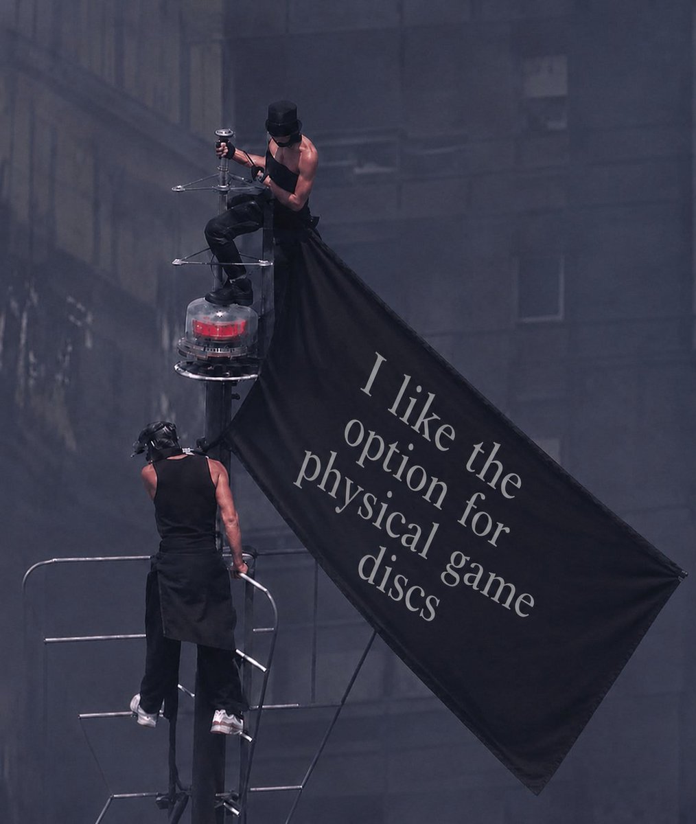 Guyintheetie's tweet photo. Hey Sony and Microsoft... https://t.co/j1vOufohCh