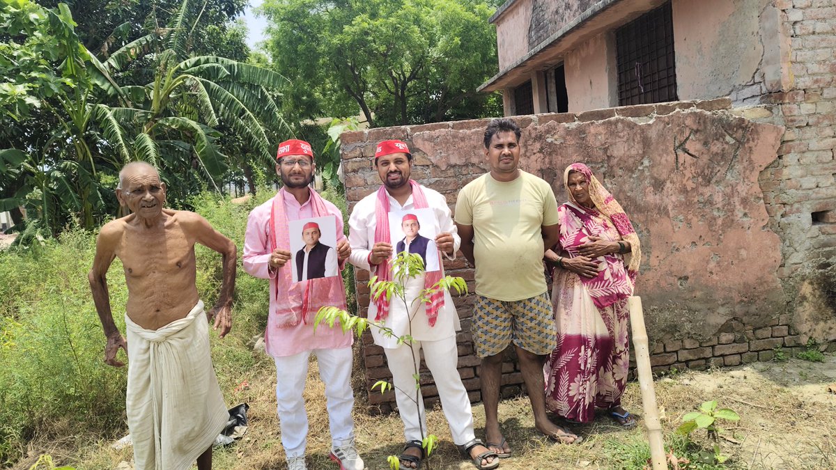 HarikeshSP's tweet photo. मा.राष्ट्रीय अध्यक्ष श्री अखिलेश यादव जी के निर्देशानुसार प्रदेश अध्यक्ष मा० #अनीस_राजा जी के निर्देश पर लगातार #वृक्षारोपण_अभियान चलाया जा रहा है।
आपका-हरिकेश यादव 
प्रदेश सचिव यूथ ब्रिगेड समाजवादी पार्टी 
@yadavakhilesh
@samajwadiparty @dimpleyadav @aneesrajasp https://t.co/4g6RUA033z