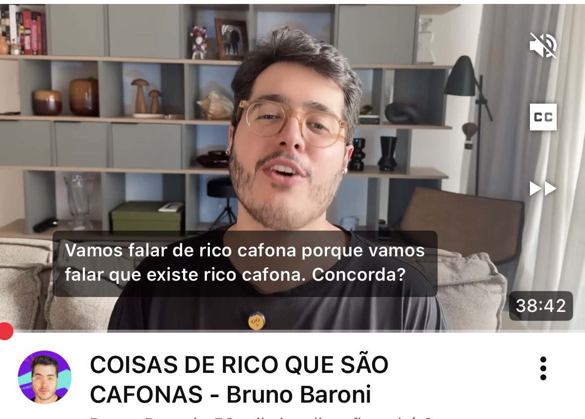Ypokrita's tweet photo. O Bruno Baroni que é dermatologista, tem canal no yt, diz que não faz sentido algum gastar dinheiro em SHAMPOO caro, pq ele só serve pra limpar, e que tem ótimos shampoos baratos que fazem isso, só faz sentido gastar em condicionador e máscaras https://t.co/YLourhyENS
