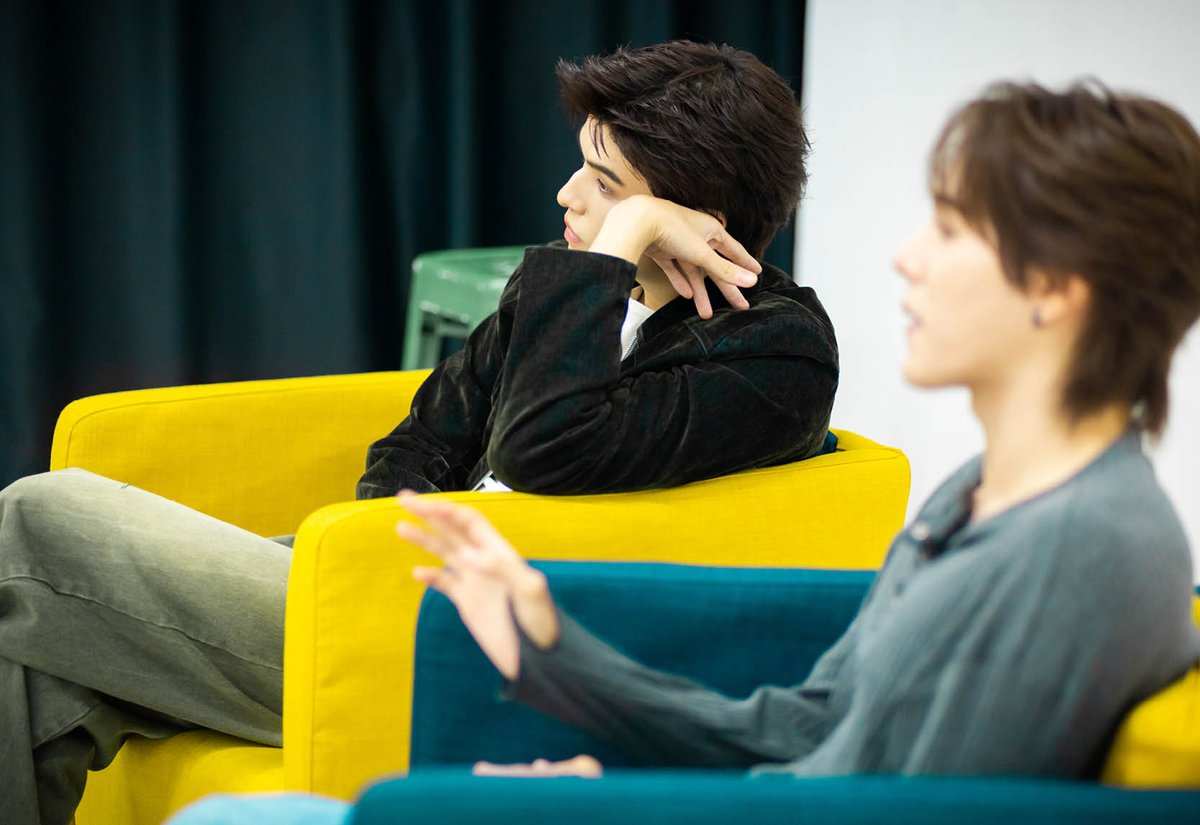 ergoquerencia's tweet photo. q: the first question i'd like to invite both sky-nani to talk about is: from your very first day entering the industry until today, what is the most "important thing" that you both hold onto in your work?

🐶: if counting from day one, i didn't actually have things that i considered important yet because i "stumbled" into becoming an actor by chance. because of that all i had back then was pure intention. but after spending 3-5 years in the industry, i started to find my footing regarding how i wanted to position myself. the most important principle i've held onto ever since is "responsibility" meaning having discipline, diligently reading scripts, doing my homework, and arriving on set on time

beyond that, it's about acting fundamentals, whether it's remembering your blocking or balancing what an actor needs to do alongside everyone else on set. filming cannot rely solely on the actor's emotions, because when we work, we work as a team. we have to help one another out

🐱: honestly, this is difficult to answer. i can't really define what a good actor looks like. but the key thing for me is that during work, as long as each person shows their full "intention to the job" no matter how the final result turns out, it ultimately stems from that intention/dedication

i can't judge who is good or who is bad. i believe everyone has a different way of showing their dedication. my important thing is simply to do my absolute best every single day

#SkyNanixTheMomentum