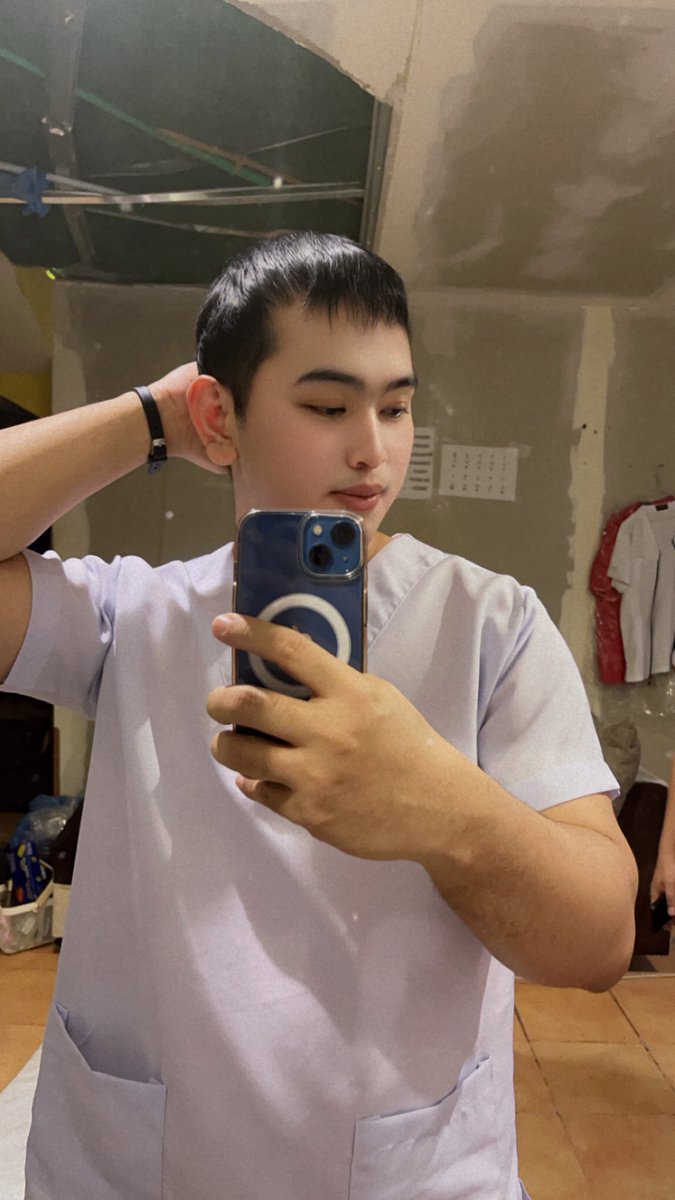 Tonylyn07's tweet photo. Mirror mirror on the wall  🪞🤳😍 https://t.co/1PeOjThpBI