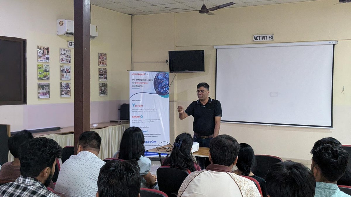 sdeievent's tweet photo. ✨ Glimpses from the Session on "International Sales - Pros and Cons".

Conducted by Mr. @erohitv , Sr. Director - Business Development, the session shared valuable insights into global sales, market dynamics and international business opportunities. 🌍🚀 https://t.co/QGhUcfjdwK