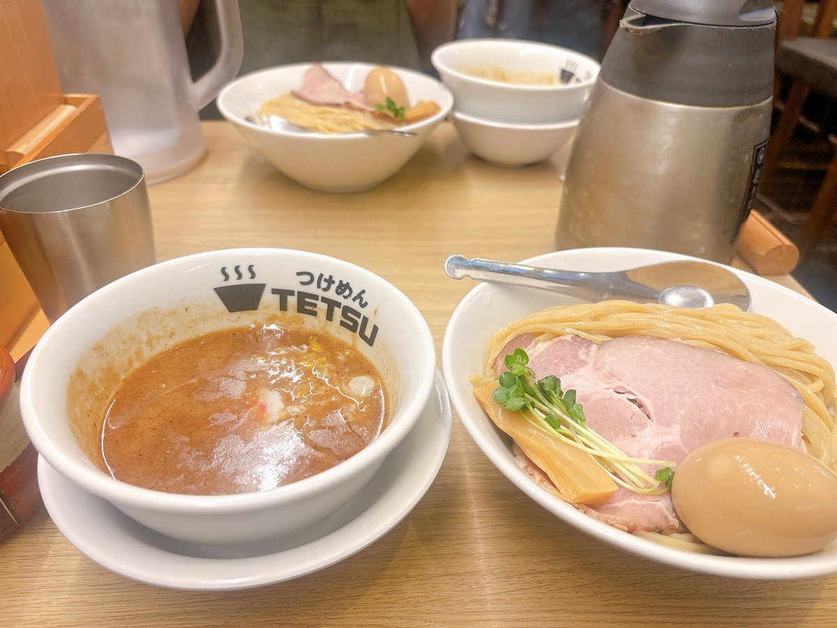 orehasobaha's tweet photo. 荷造り邪魔してくるやつのせいでずっとタダ飯 https://t.co/KEQnldOEI4