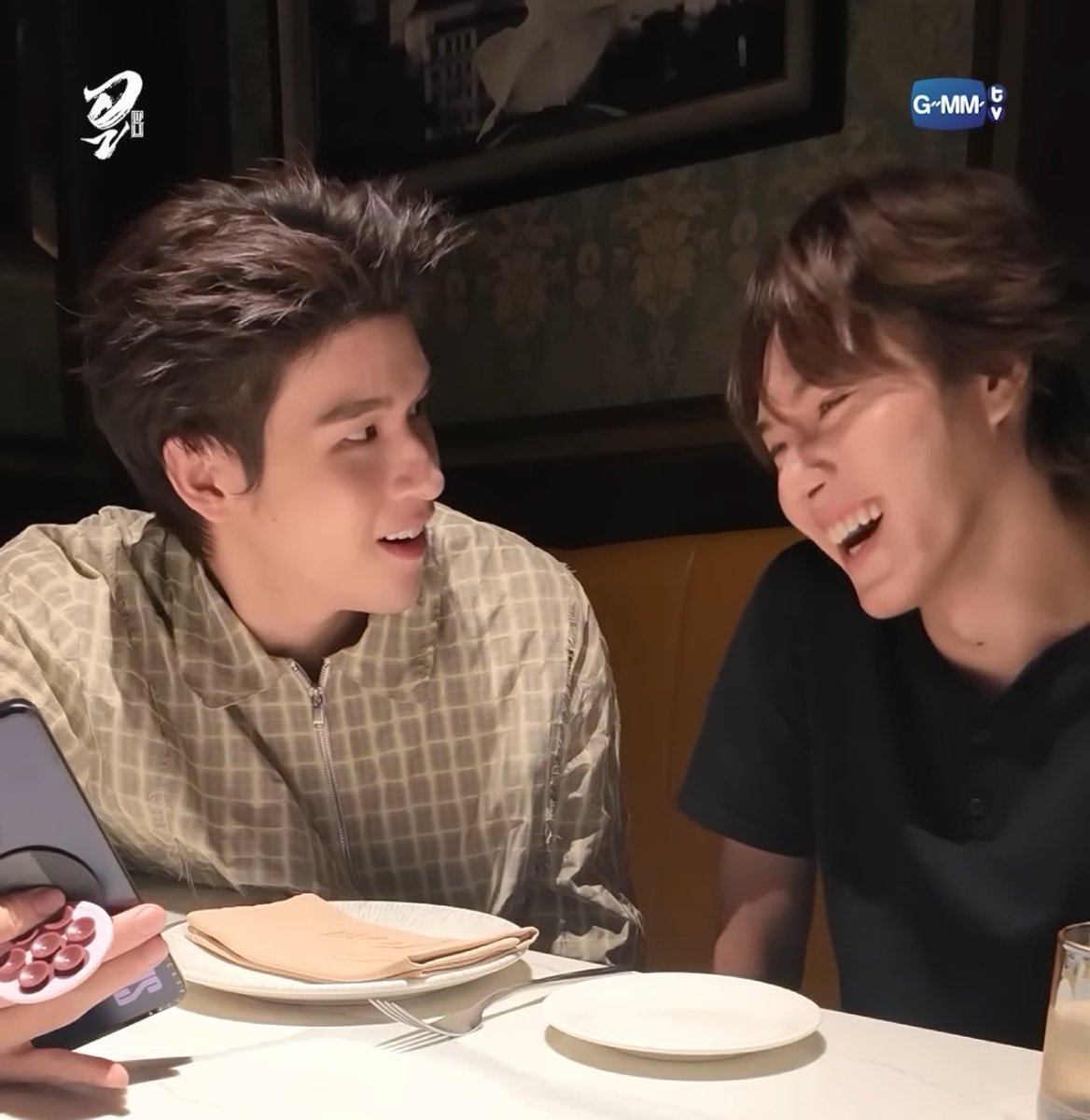 hirunkitfisip's tweet photo. pernah gak ya sky lagi kayak gini langsung mikir "he's the one for me" sambil dm pihak wo kira² budgetnya berapa https://t.co/tETaM1qXxD