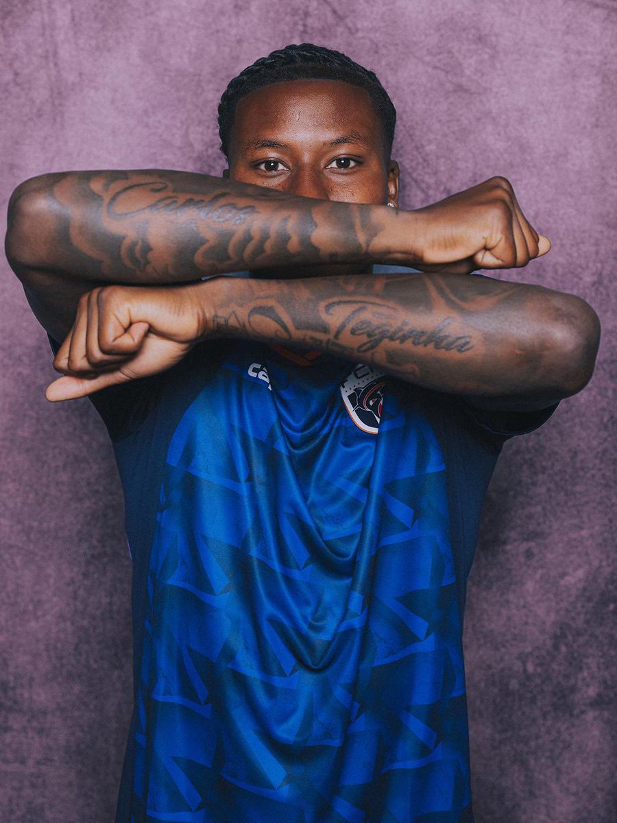 LesRequinsBleus's tweet photo. Aujourd’hui, c’est TON match ! 💪🏾

Tu dois montrer au monde qui tu es ! 
Tu dois montrer à Otamendi, qui t’a lynché, qui tu es ! Tu dois montrer à ces Argentins de quoi un Africain est capable ! 🇨🇻🌍

Sidny, aujourd’hui tu dois choquer le monde ! 🔥

Écris l’histoire. 🇨🇻❤️ https://t.co/2YCYhIIl2s