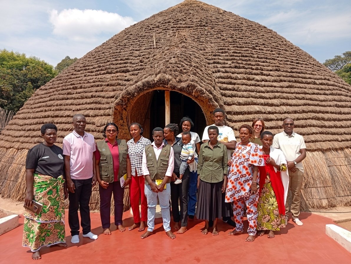 c_cdjp's tweet photo. Sous l'appui d'Agiamondo-SCP, le staff CDJP Gikongoro est depuis hier le 02 au 03 Juillet 2026 dans un team day. Il a pu visiter le Palais Royal de Nyanza et a réflechi sur son travail en vue du renforcement de l'esprit d'équipe et de l'amélioration de son travail quotidien. https://t.co/p2a05JMFjw