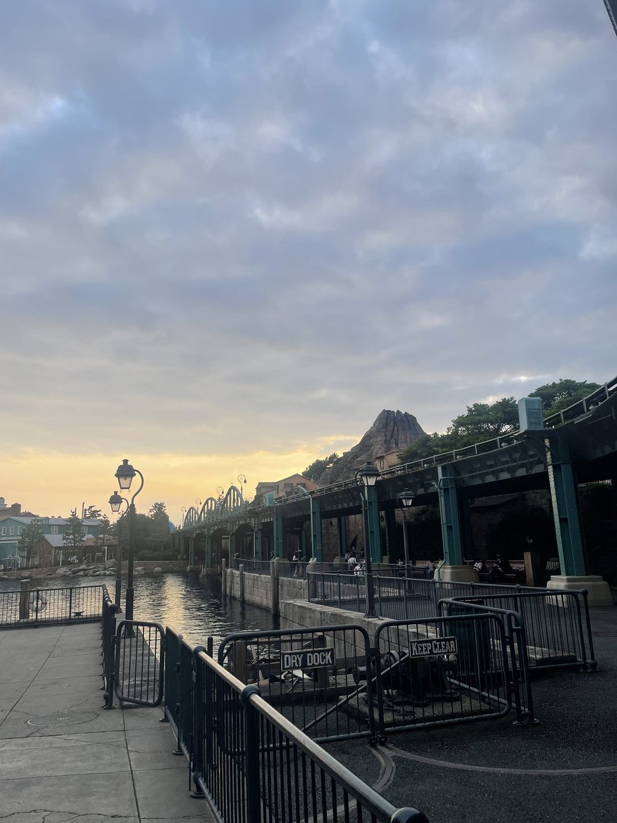Roiroie's tweet photo. 最高の一日でした
 #東京ディズニーランド
 #東京ディズニーシー
 #ホッパーチケット https://t.co/bycmzjOSjp