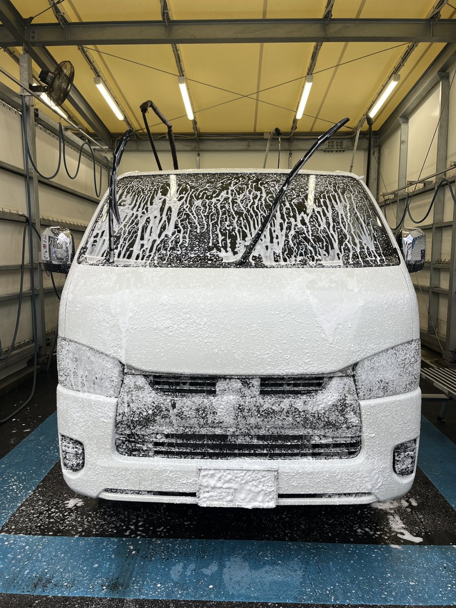 solohiacer's tweet photo. やっぱり洗車は気持ちいいねっ！
ピッカピカになったけど今回は長く時間の予約ができずワックスがけまではいけなかった
#洗車 #ハイエース https://t.co/bgbmmulbmy