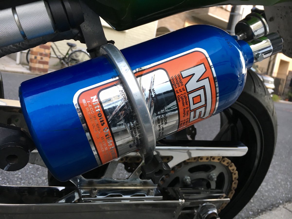 koyamagin1028's tweet photo. ワイルドスピードで有名になった
ニトロとも何故か呼ばれているNOS。

ギアが入らずレブってるのに吹き続けると
エンジンブローしてZX14Rの修理費200万だよ！の動画

大袈裟抜きにNOS吹いた瞬間から
ワイスピのような加速感を味わえる優秀アイテム https://t.co/802OzFISWR