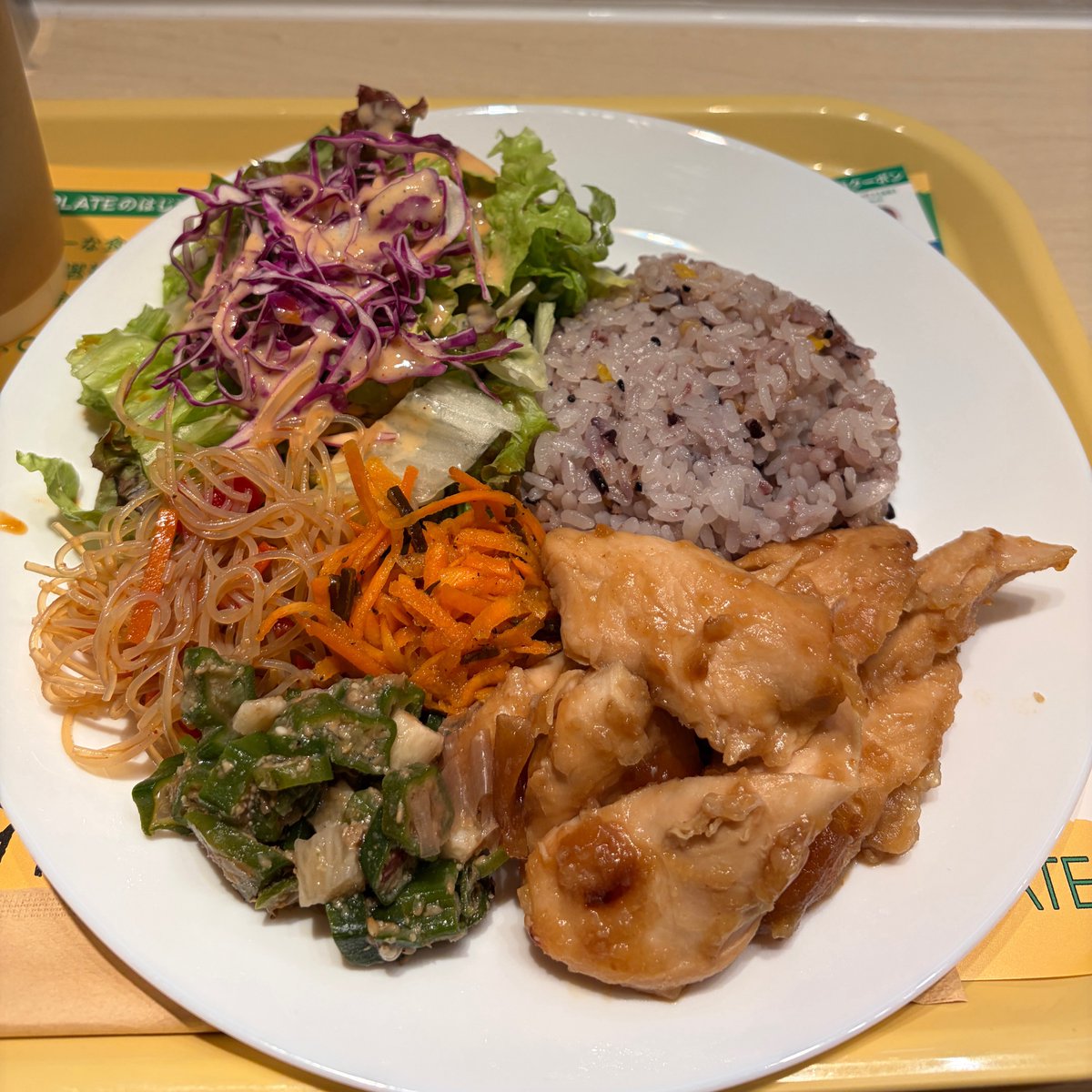 rinko_mac's tweet photo. 代々木のワンプレート
鶏むね肉のみぞれ煮うんまい
今日は副菜を3種類にした https://t.co/ReFTW7wt89
