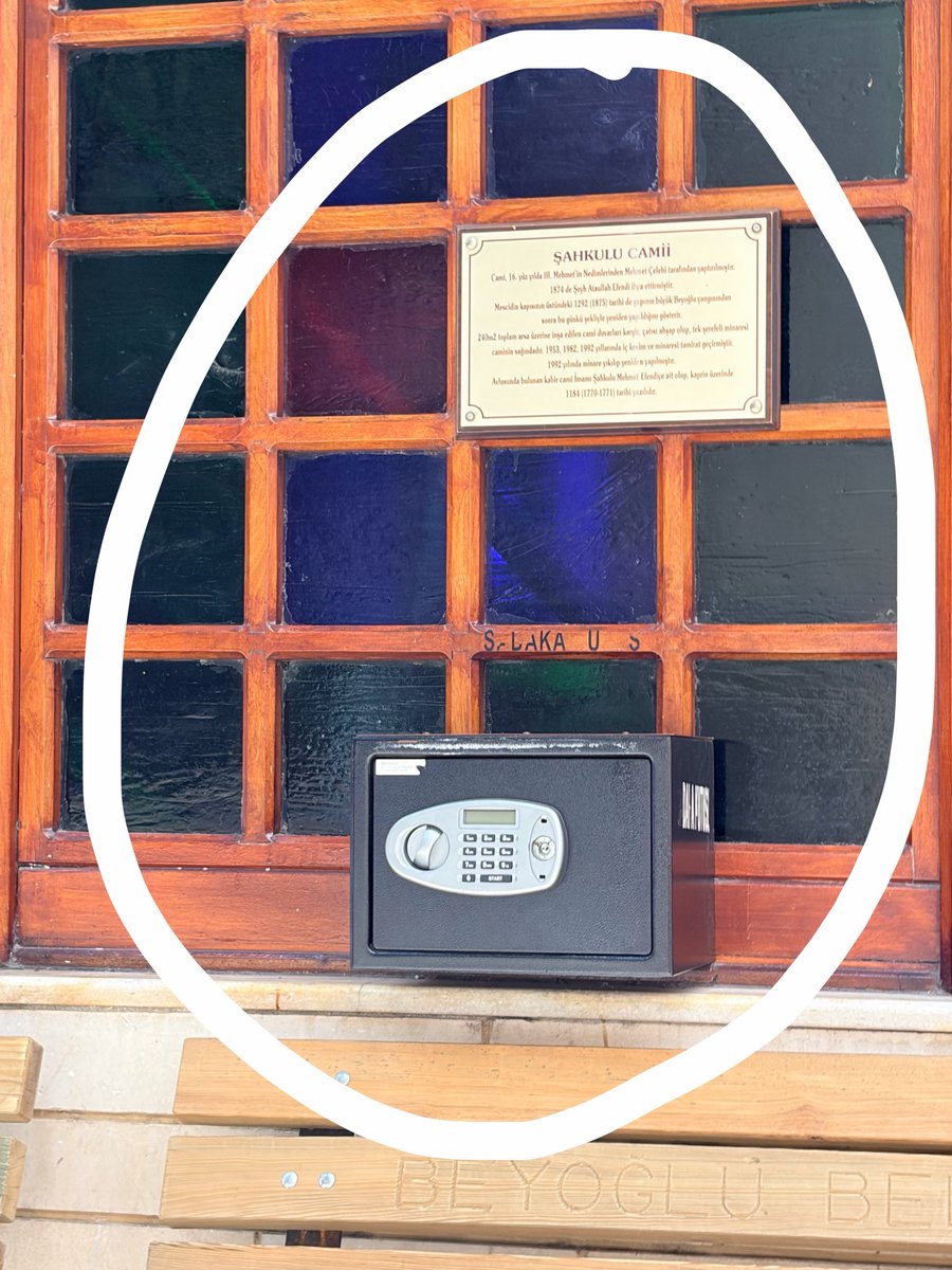 mrtakts04's tweet photo. @diyanetbasin bakın adamlar işi son evreye getirmişler mini çelik kasa ve  wc üsreti @BeyogluBld  temizlik işlerini ücretsiz yapıyormuş @RTErdogan  milleti her türlü soyuyorlar bir bardak çay 75,tl tuvalet 20,tl #emekli accccccc oyyyyy havarrrr https://t.co/wHSQbFQBuu