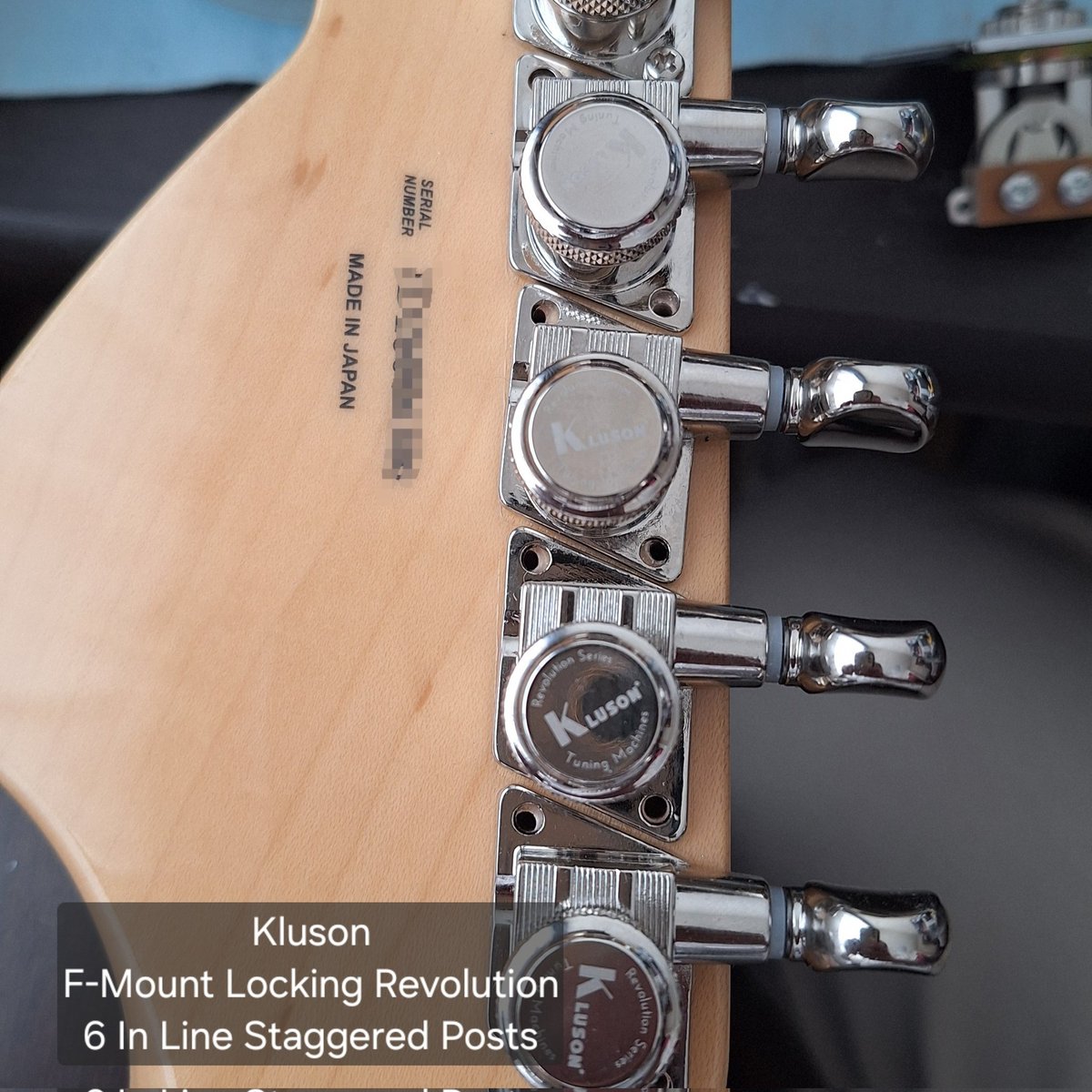 mujirushi9901's tweet photo. I replaced the stock 70s F-Style tuners on my #Fender Traditional Late '60s #Jaguar with #Kluson KRFL-6BX-N locking tuners.
The screw holes matched perfectly with no modifications required, and the staggered post heights are well suited to this guitar. https://t.co/rrBVApwCfj