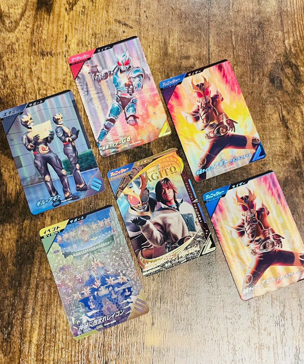 michita_13's tweet photo. 金曜仕事終わりのお楽しみ(   ᷇ᵕ ᷆  )
息子と一緒にガンバレジェンズ🦖

イベントバトルを順番にプレイして、キャンペーン用のポイントを前回分と併せて40P貯めたからカード2パック貰ったら通常アギトとパラレルアギト…！

今日含め6パック交換して通常アギト1被りでコンプしてんの運良くて怖👼 https://t.co/dKBOZnZkjb