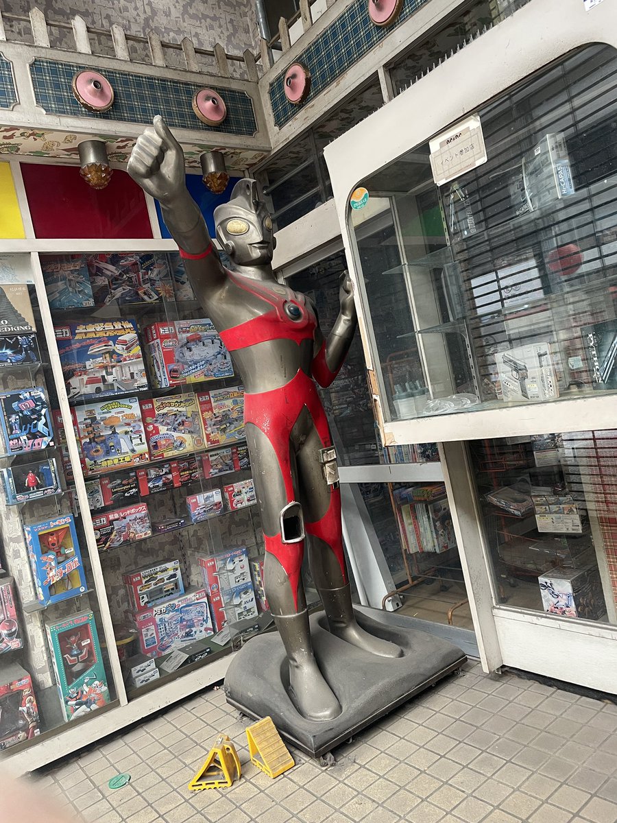 unihen's tweet photo. 前に来た時も閉まってたが
彼は居る
閉店してしまった？
#尾道商店街
#尾道 https://t.co/IjZNqxohab