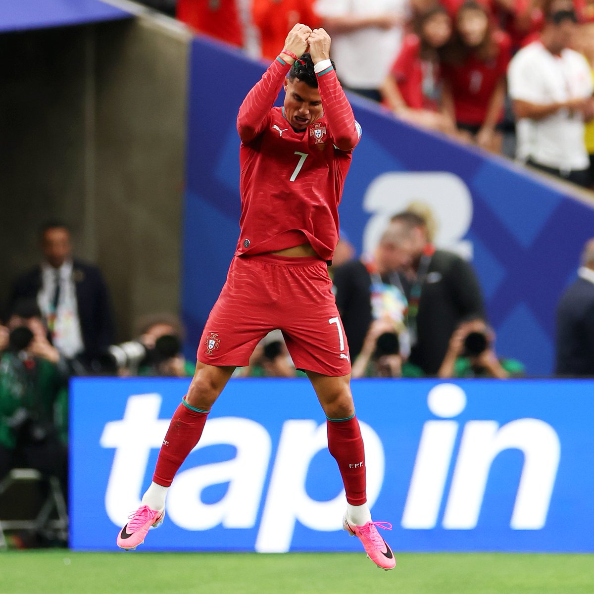 WhoScored's tweet photo. Only Ismaïla Sarr (4.87) and Erling Haaland (4.30) have registered a higher xG than Cristiano Ronaldo (3.53) at the World Cup so far. 📈 https://t.co/h0ZMx7wKFp