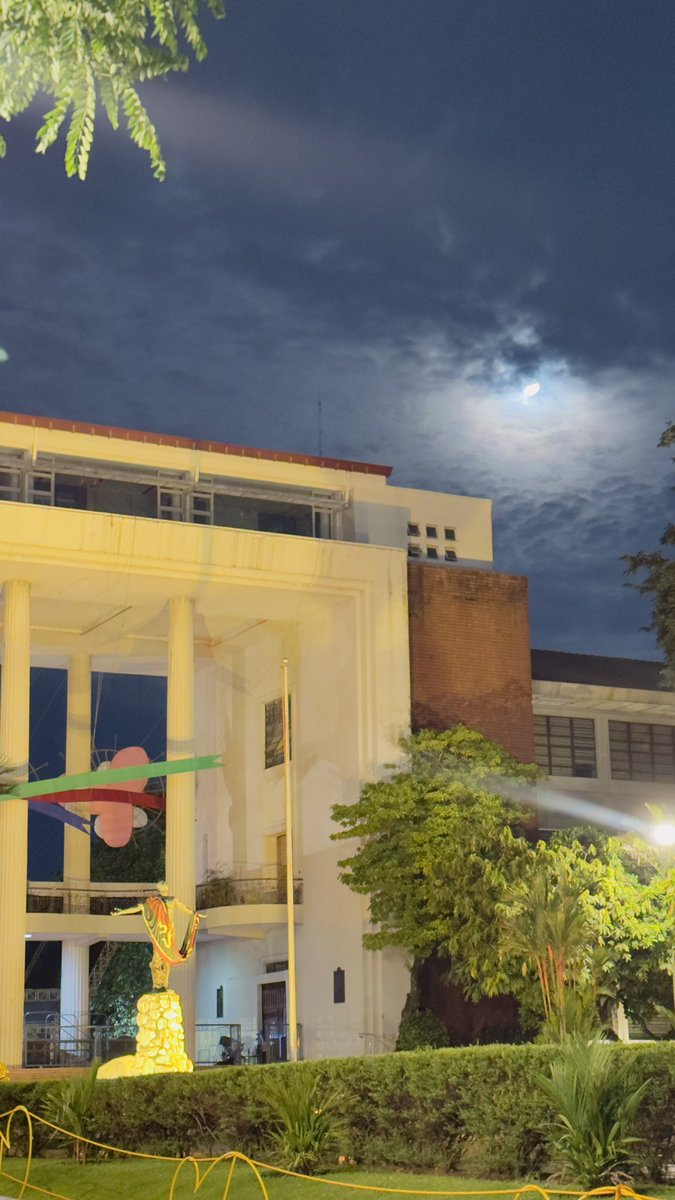 dem_1294's tweet photo. night at Diliman https://t.co/SQ9W8gaRtf