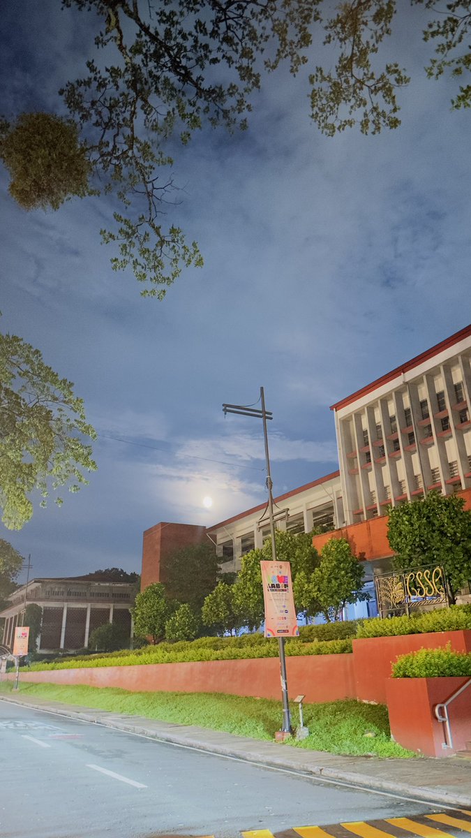 dem_1294's tweet photo. night at Diliman https://t.co/SQ9W8gaRtf
