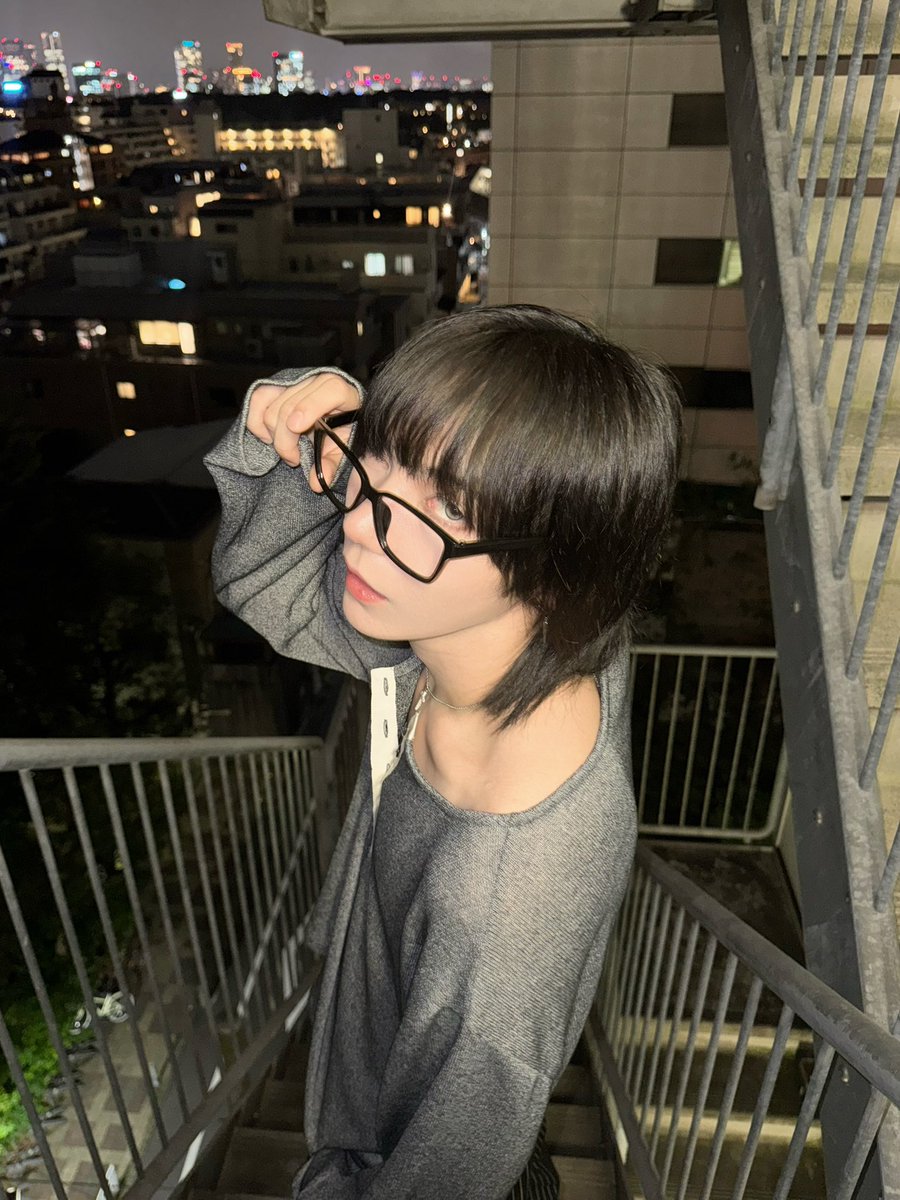ryusei_ohl's tweet photo. こんな暗いの高校生ぶり https://t.co/zGmjo95y1N