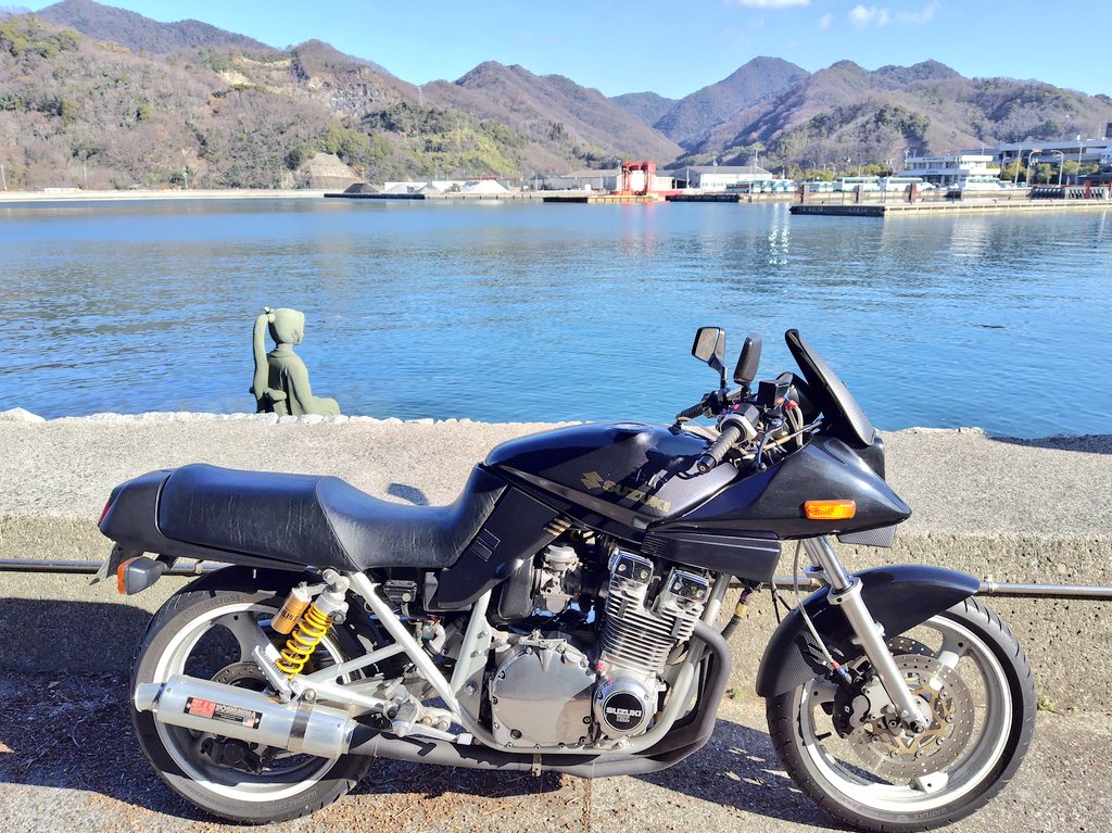 FspecR32's tweet photo. #サイドショットもやっぱりかっこいい
ロードスの新しい車検証を受け取りに
カタナでディーラーまでひとっ走り
今回の休暇はこれが最後のおバイク日和なのかなぁ https://t.co/i2s5qJPL1K