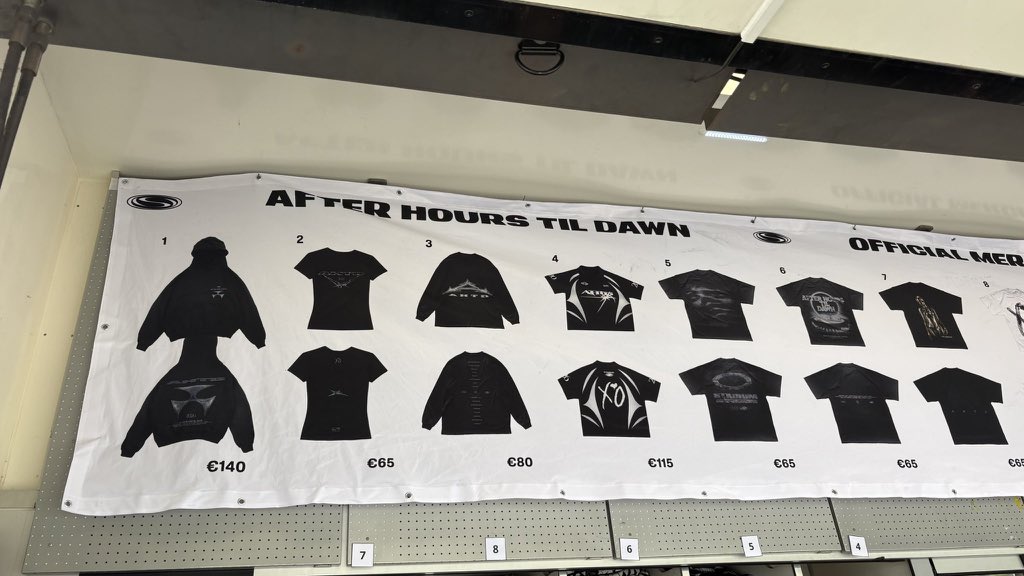 Matholys's tweet photo. MERCH OFFICIEL : The Weeknd (Lille, Paris, Nice) 🏟️

Si vous prévoyez d’acheter le merch pour les dates françaises, voici ce qui sera disponible. Préparez bien votre budget et surtout, essayez de venir tôt pour éviter les files d’attente en plein soleil ! ﾒ૦

Bon concert à tous ! Vous comptez acheter quoi ?