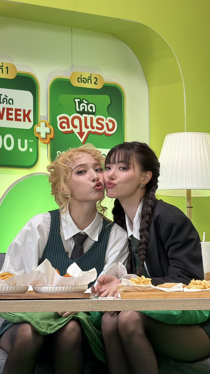 GrabTH's tweet photo. How to จุ่มแก้มยังไงให้สาววายฟิน

GRABFOOD X JanJingjingJewel
#GrabFoodถูกกว่าชัวร์xJanJingjingJewel https://t.co/WQnevcGVWr
