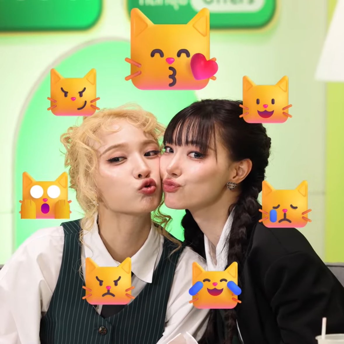 janhaeluvr's tweet photo. EMOJI CHEEK KISS OH MY GOSHHH

GRABFOOD X JanJingjingJewel
#GrabFoodถูกกว่าชัวร์xJanJingjingJewel https://t.co/pqCdlEgooI