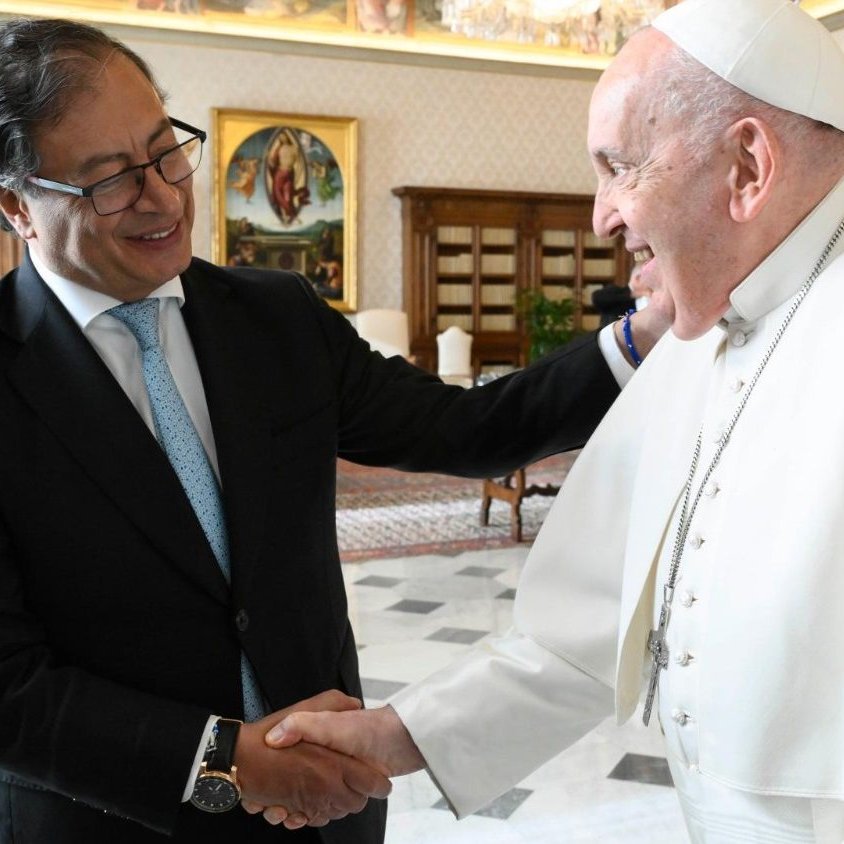 Fennix73's tweet photo. ¿Una ministra cristiana? ¡Qué horror!

Mientras su mesías en el Vaticano...

¡Qué doble moral tan hp! https://t.co/r5UwZbJKPf