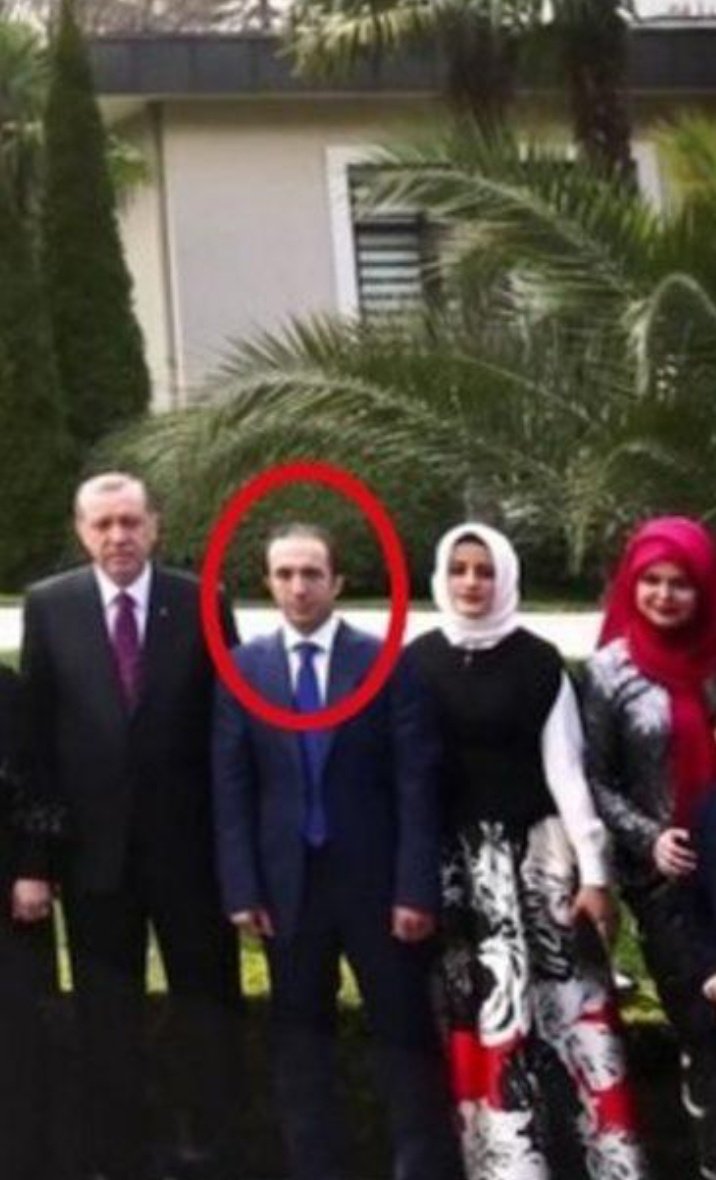 gaffarmudur's tweet photo. Ehliyeti olmayan Burak Erdoğan, trafikte Sevim Tanürek'in ölümüne sebep olmuş; babası tarafından yurt dışına gönderilerek hesap vermesi engellenmişti.
Gazze bombalanırken gemileriyle İsrail'e tonlarca mal taşıyıp cebini dolduran Burak Erdoğan, yıllar sonra ortaya çıktı. https://t.co/jczGkCVvgA