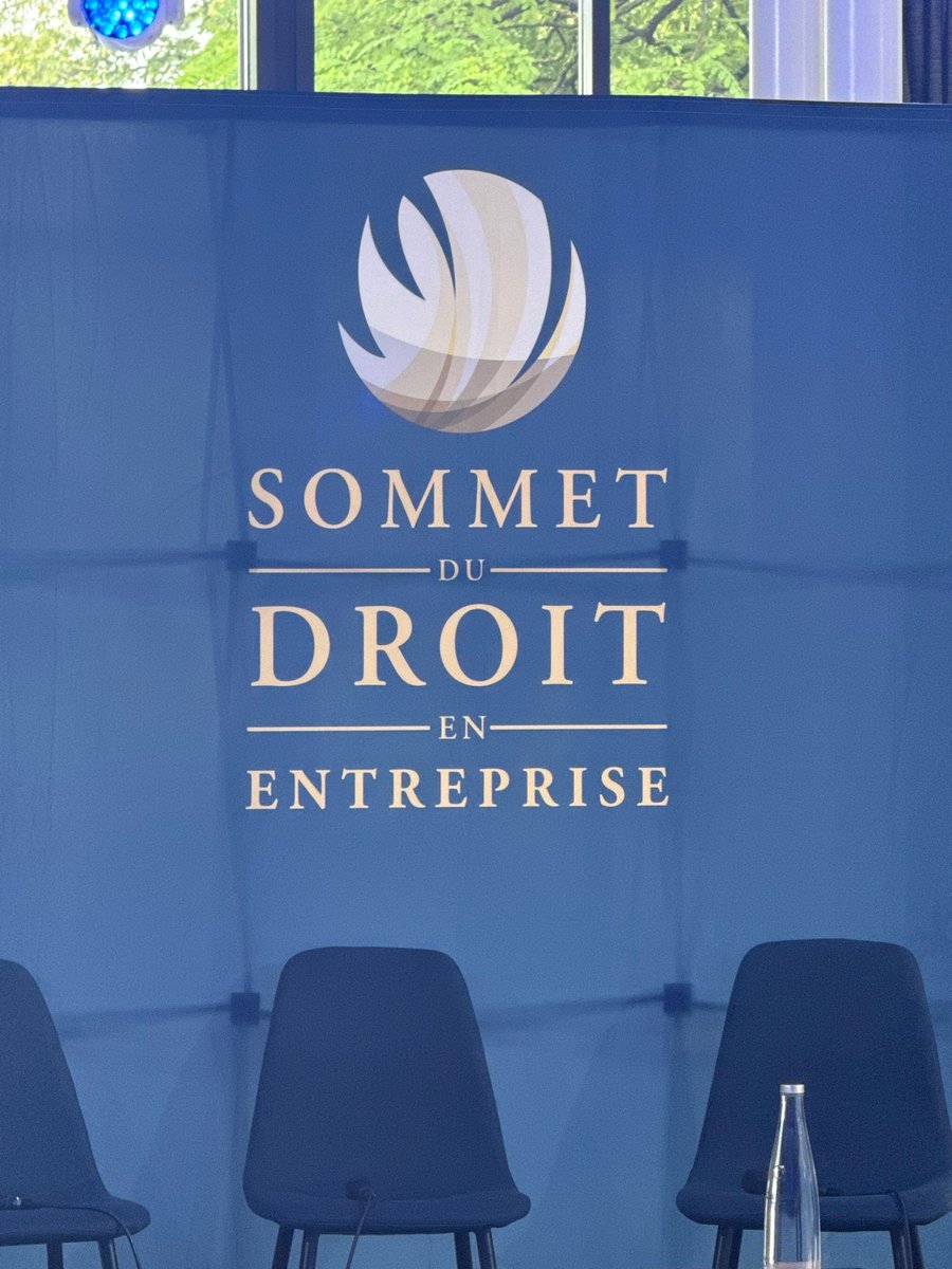 ajeag241's tweet photo. L'AJEAG était représentée par notre président au #SommetDuDroit2026 à Paris.

Cette participation confirme l'engagement de notre association à suivre les grandes évolutions du droit et à renforcer son rayonnement international au service de la communauté juridique gabonaise. 🇬🇦 https://t.co/v9iZ8aAHJU