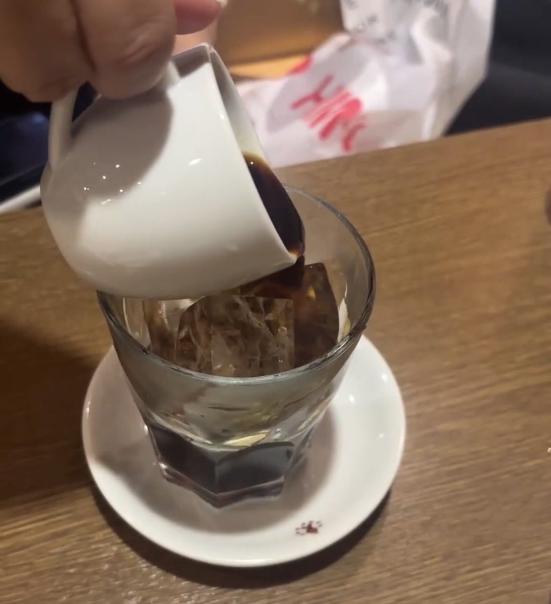 Yu6002an62's tweet photo. HMV栄　
パネル展に行って来ました♪
#ユチョン
コンパルのアイスコーヒー
とサンドイッチ🥪😆 https://t.co/Nji73yBvGS