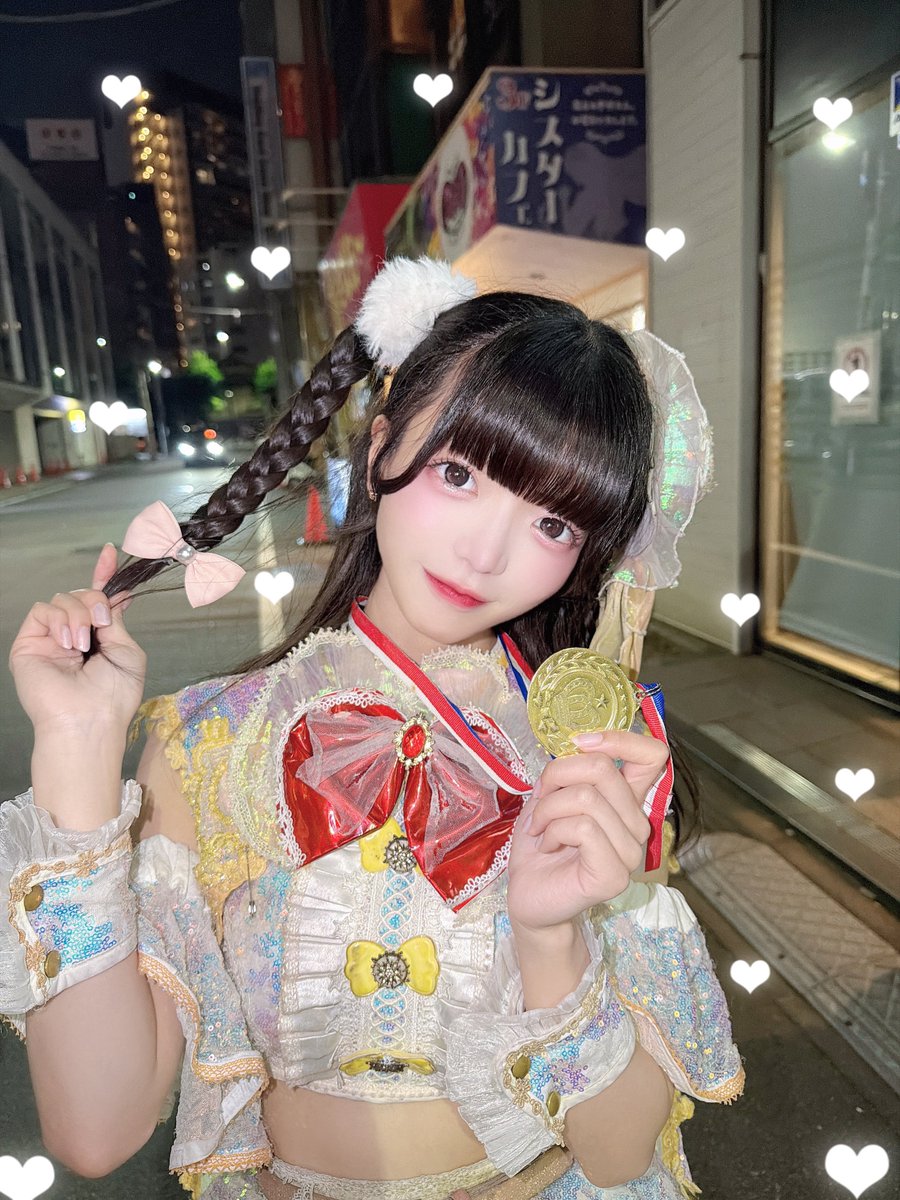 para__info's tweet photo. 💖7/4(土)は昼夜2現場！パラパレDAY💖

なんと今回は…

🎁昼・夜どちらのライブにも来てくれた方限定🎁
推しメンバー生写真をプレゼント✨

さらに…

🌙夜公演は合言葉で入場すると
📸推しメンバーとの写メ1枚プレゼント📸

昼は野外フェス、夜はポニーキャニオン・ジ・ズー主催の https://t.co/ry6e7soYUn