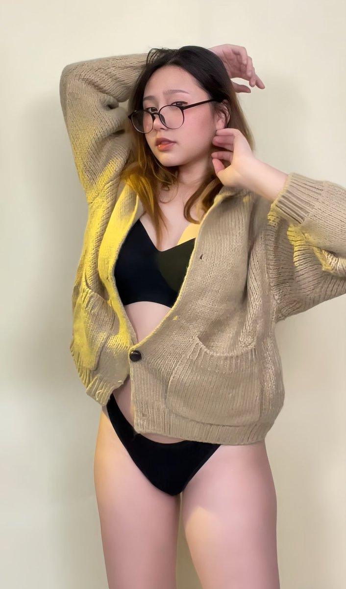 kainaotawan's tweet photo. ชอบสาวแว่นกันแค่ไหน 🤭🤭
.
Onlyfans >>> https://t.co/prlKLuJ3lF
แอคล๊อค >>> ทักแชทนะคะ ☺️ https://t.co/AEEe4nlF7N