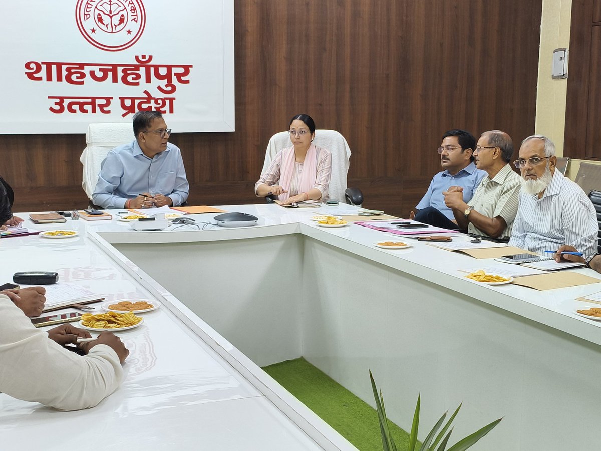 dmupsha's tweet photo. आज शहीद उद्यान समिति की बैठक में शहीद पार्क के, जीर्णोद्धार, बेहतर रखरखाव और नागरिक सुविधाओं को सुदृढ़ करने के साथ-साथ गांधी भवन की संचालन व्यवस्था को और अधिक व्यवस्थित एवं पारदर्शी बनाने के संबंध में महत्वपूर्ण निर्णय लिए गए। https://t.co/EqqjFpSIhq