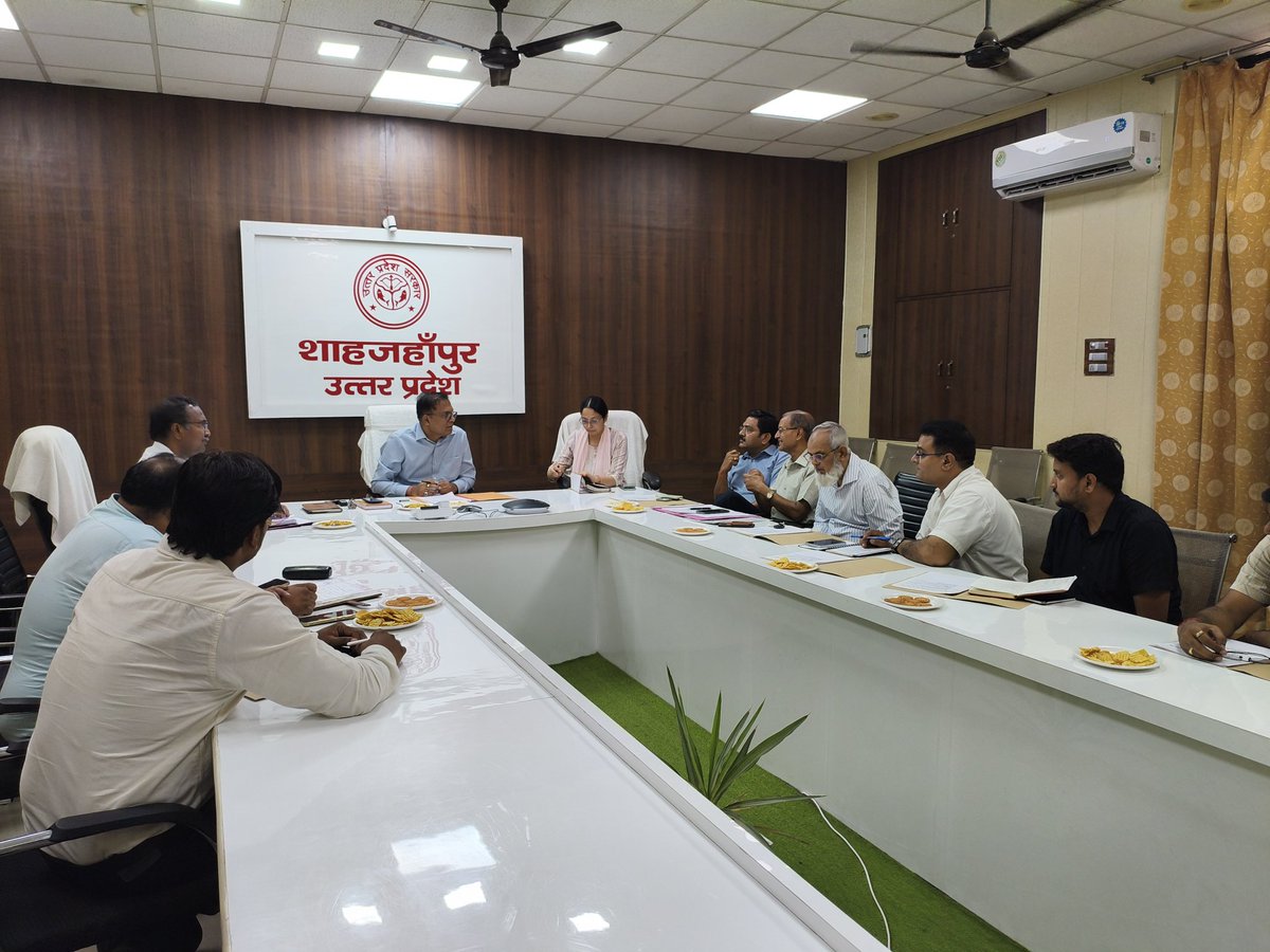 dmupsha's tweet photo. आज शहीद उद्यान समिति की बैठक में शहीद पार्क के, जीर्णोद्धार, बेहतर रखरखाव और नागरिक सुविधाओं को सुदृढ़ करने के साथ-साथ गांधी भवन की संचालन व्यवस्था को और अधिक व्यवस्थित एवं पारदर्शी बनाने के संबंध में महत्वपूर्ण निर्णय लिए गए। https://t.co/EqqjFpSIhq