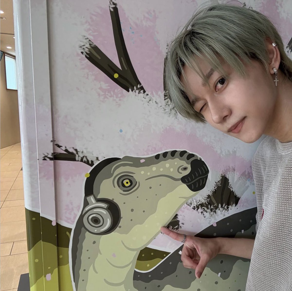 tk5r_'s tweet photo. 初スピ活でおみくじ引いて凶が出た挙句勝負事叶わずとか書かれてドカ萎えしてたけど髙橋空良in恐竜博物館がきて元気出た人👈🏻 https://t.co/9tHJScfttU