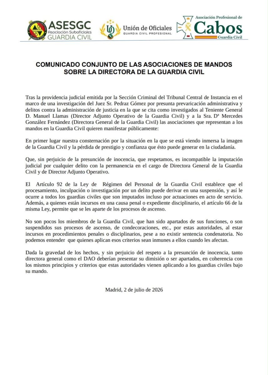 hermanntertsch's tweet photo. La Guardia Civil pide la dimisión inmediata de la directora general y el DAO imputados ambos por formar parte de una trama de obstrucción a la acción de la justicia.
Oficiales y suboficiales de la Guardia Civil consideran del todo inadmisible que sigan dirigiendo el cuerpo, la Institución Benemérita, dos presuntos delincuentes.