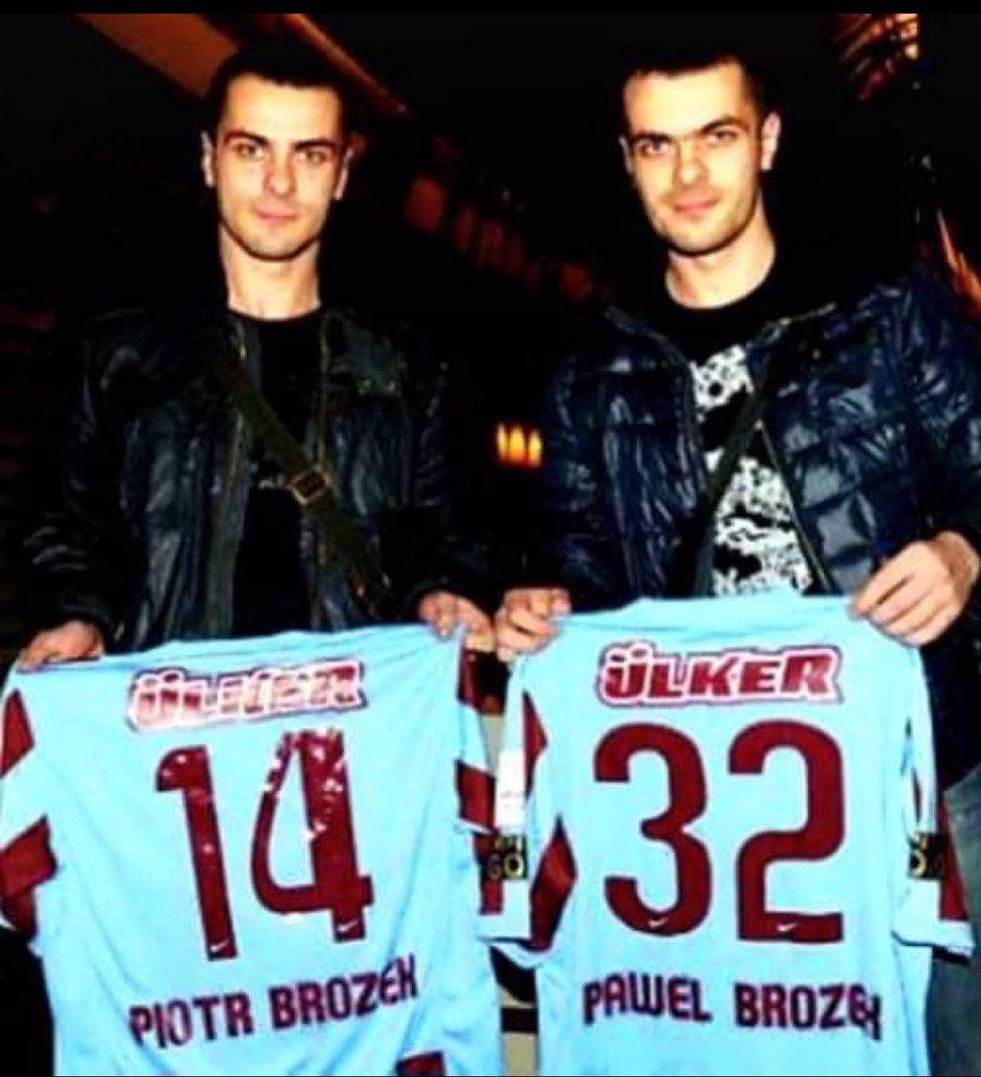 fenershdow's tweet photo. 🚨 BİLGİLENDİRME!

Trabzonspor, Brozek kardeşler’in Şampiyonlar Ligi primlerinin ödenmemesi sebebiyle kulübü dava etmesi üzerine yaptığı savunmada "Biz şampiyon olmadık" ibaresini kullanmıştır.

Bilgilendirme bitmiştir. https://t.co/bAdFclG8Wt