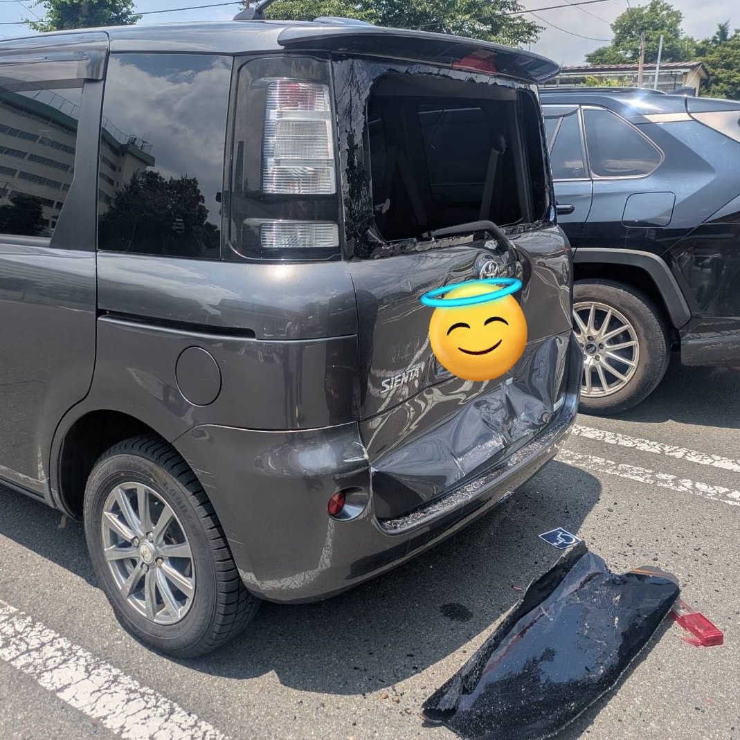 CozyZeppelin's tweet photo. 今日妻の車が駐車場で追突被害にあい、現場立ち会いを終えた足で話題の清次郎フェザン店とNaifへ。美味しい物食べるしか心を落ち着かせられない状況でした。宝くじでも買おうかな https://t.co/O892wGX1NV