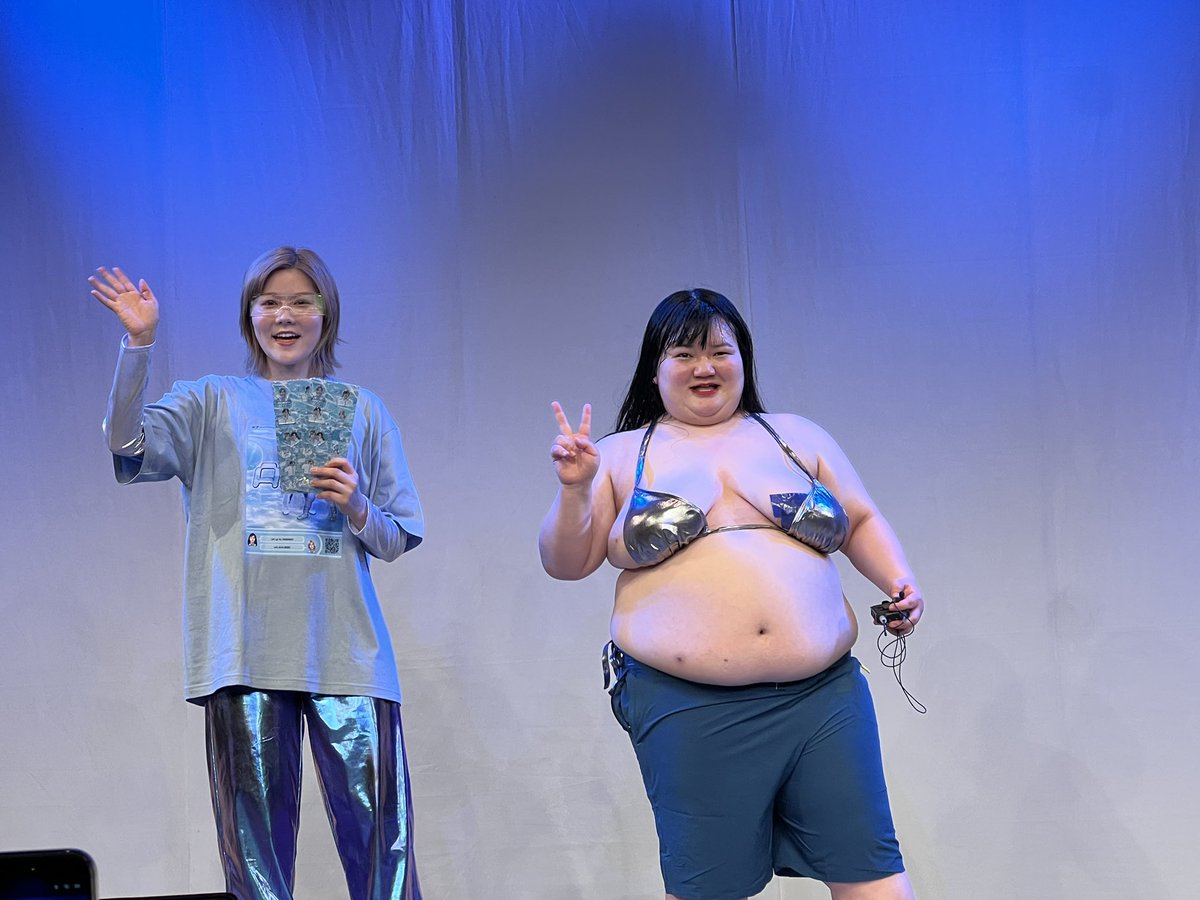 asamelody_'s tweet photo. ずっと楽しみにしてたオダウエダの単独行ってきた️🩵🩵🪽ちょーおもしろかった😭🩵️🫧💎
#オダウエダ単独　#Air #宇宙の水着 https://t.co/gMBXVAyFaq