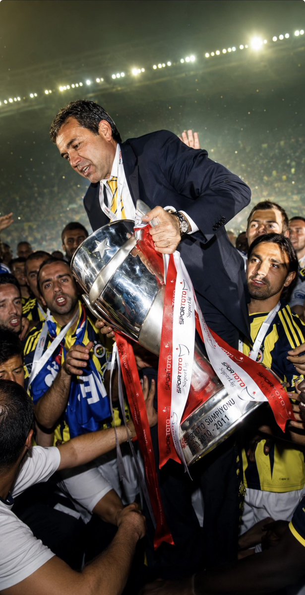 om_turist's tweet photo. 2010-2011 sezonu ŞAMPİYONU KANIRTA KANIRTA FENERBAHÇE 💛💙💛💙 #3TemmuzOnurumuzdur #fenerbahçe @Fenerbahce https://t.co/a4ElaRCG8H
