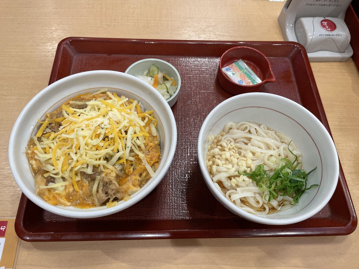 xtetsuji's tweet photo. 夕食：牛チーズとじ丼、つめたい小うどん / I'm at なか卯 in 品川区, 東京都 https://t.co/aIq2zeGspC https://t.co/SBRD7g1Hot