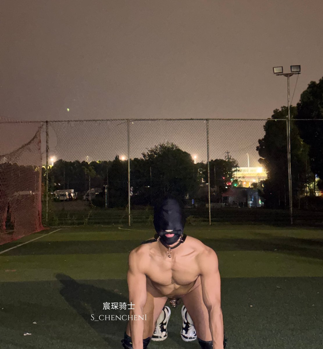 S_chenchen1's tweet photo. 马路边上废弃的足球场给主人全裸展示身材 https://t.co/xpYDVgLqQn
