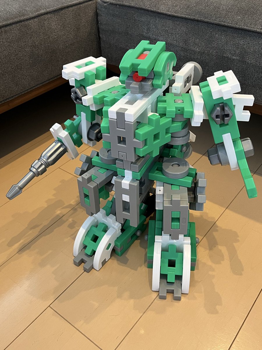 aiaicer's tweet photo. ニューブロックでヴァンツァー風オリロボV3を作りました。
肩関節にロール軸と足首関節の可動と踵にローラーが増えました。
関節を強化しましたが、このパーツ量だと流石にへたりますね…
ヴァンツァーというかAC風かも？

#ニューブロック 
#アーマードコア 
#フロントミッション 
#オリロボ https://t.co/7w7DPuW4Bl