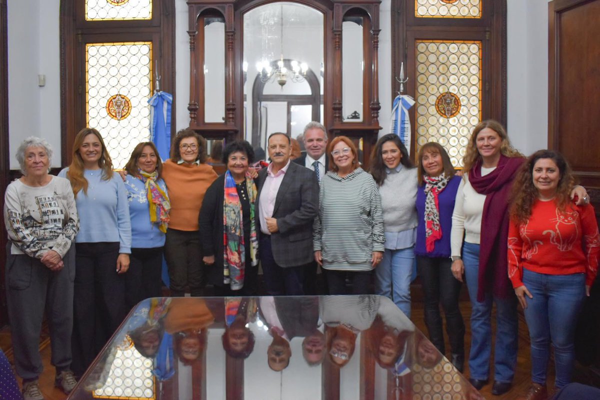 QuintelaRicardo's tweet photo. En Buenos Aires  compartí un valioso encuentro con Dora Barrancos, Marita Perceval, Victoria Montenegro, Juliana Marino y Virginia Franganillo, mujeres con una militancia muy importante por los derechos de las mujeres, las disidencias y los derechos humanos. 

Coincidimos en que la construcción de un Partido Justicialista capaz de representar y dirigir el destino de la Argentina, requiere del compromiso, la experiencia y la participación activa de todos y todas. En ese camino, las voces de las mujeres y las disidencias son fundamentales para fortalecer un proyecto político representativo, federal y conectado con las necesidades de la sociedad.

Tenemos el desafío de construir una alternativa con vocación de servicio, que recupere la esperanza de los argentinos y argentinas  y vuelva a poner en el centro la justicia social, la igualdad de oportunidades y el desarrollo de nuestro país.
Gracias a todas las compañeras que participaron de la Rama de mujeres y diversidades del PJ que participaron y que siempre están trabajando para la comunidad.
